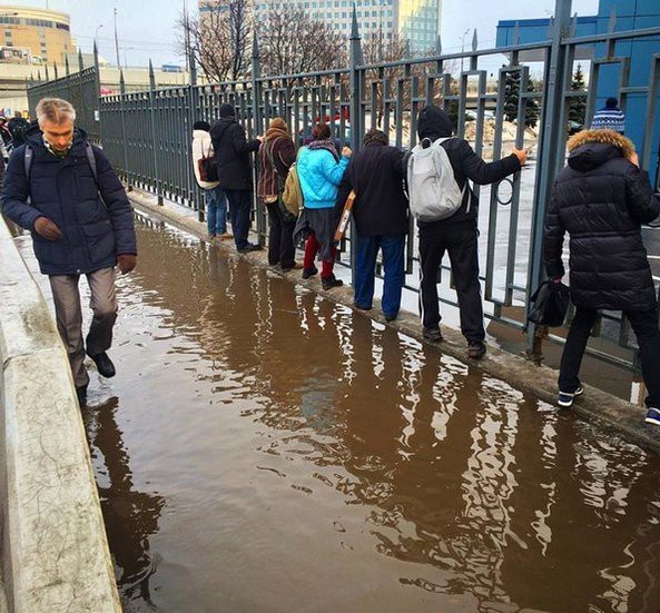 Москвичи добираются на работу