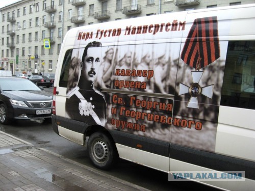 "Георгиевские " ленточки против флагов УПА