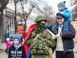 Земфира на концерте в Тбилиси махала укр. флагом