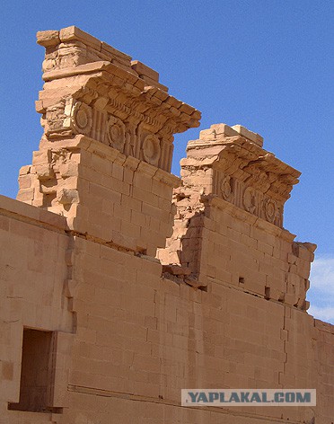 Иордания. Петра. Эль-Хазне. Новодел после приличного потопа