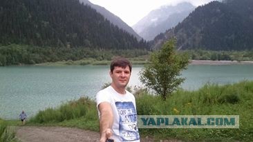 г.Алматы на фоне гор.