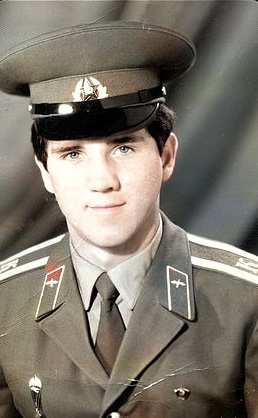 Покажи свой шеврон.