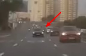 В Москве байкер решил поучить лексусовода за то, что тот его подрезал, но не рассчитал силы