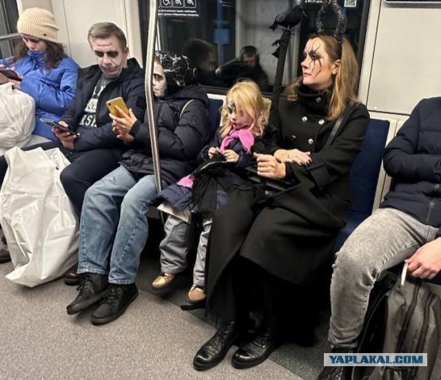 Сотни дагестанцев собрались у аэропорта в Каспийске — там должен приземлиться рейс из Израиля
