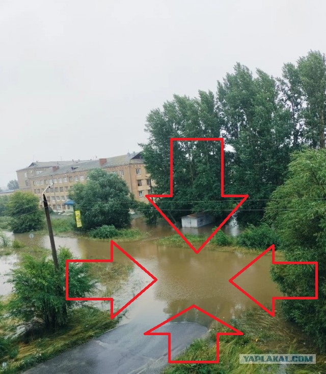 Жителям затопленного челябинского города привезли коричневую воду