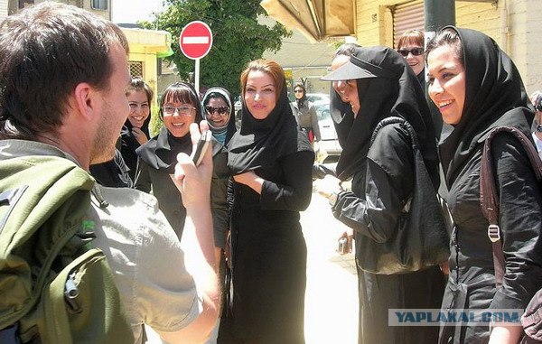 seks-molodie-devahu-na-vecherinke-video