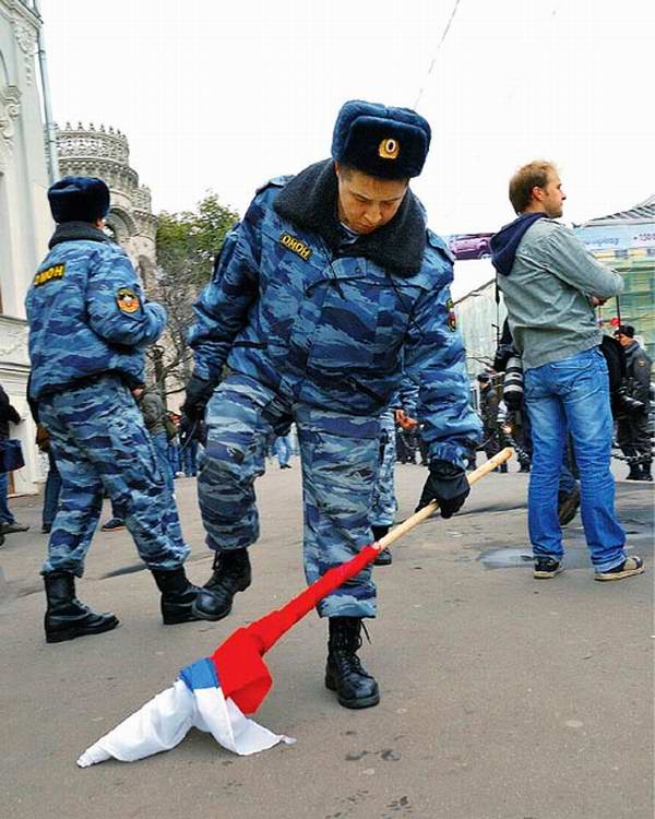 В Крыму захвачены Совмин и Верховная рада, официальных заявлений еще не было