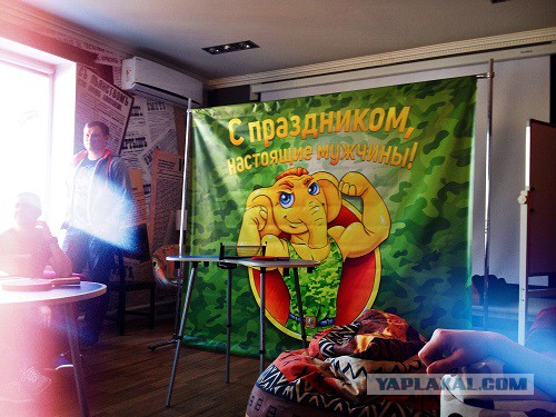 Какие подарки дарят на 23 февраля на работе