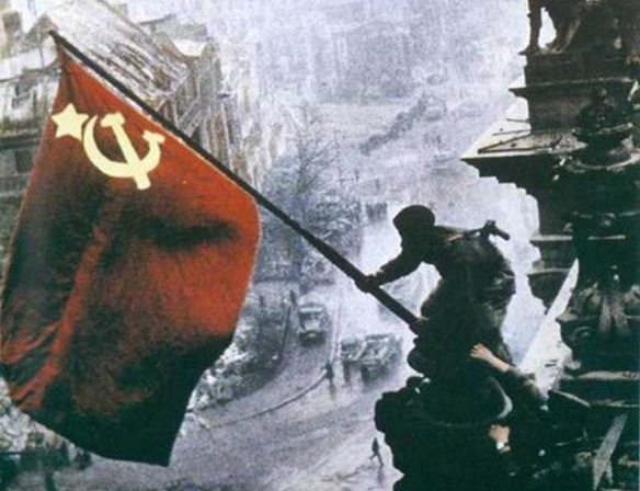 25 лет назад, 25 декабря 1991 года, в 19 часов 38 минут по московскому времени, над Кремлём был спущен советский флаг.