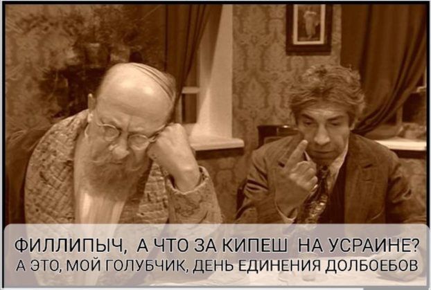 Активисты принесли дрова и бензин под посольство РФ в Киеве.