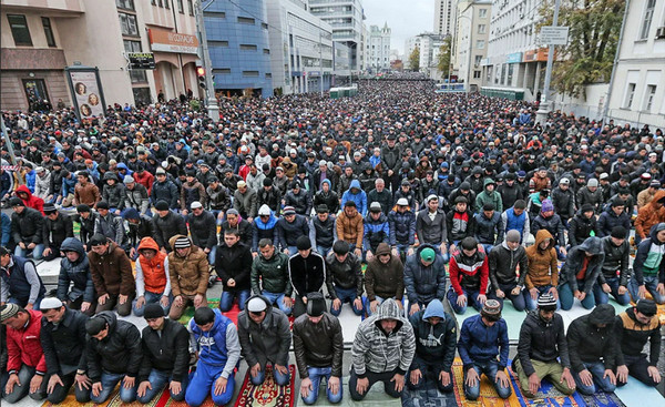 В Узбекистане проходят рейды против мусульман: людям запрещают носить бороды и хиджабы