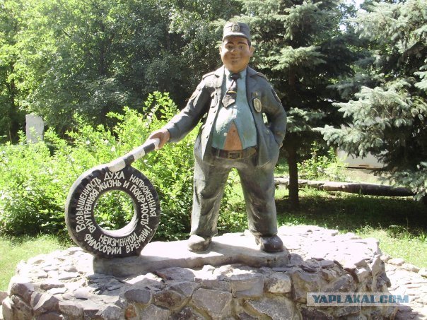 Необычные памятники