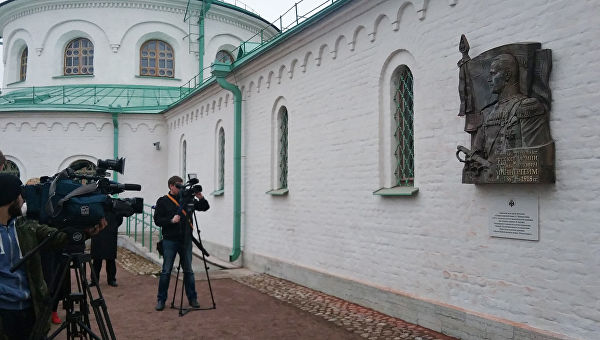 Тут девушка объясняет, почему георгиевскую ленточку неправильно назвали