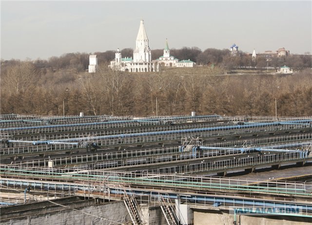 Очистные сооружения на окраине Москвы