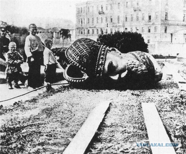 В Одессе памятник Ленину превратился в Вейдера