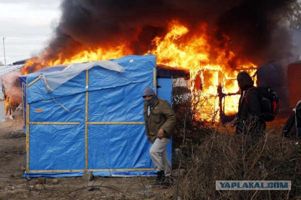 В Кале произошли столкновения между мигрантами и полицией
