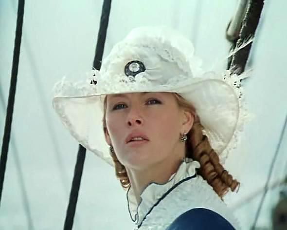 20 самых сексапильно одетых киногероинь