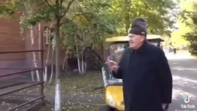 Написано же : «не заглядывать!»