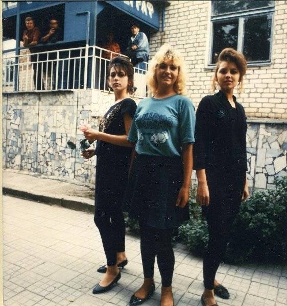 Девчата из 90-х и 00-х