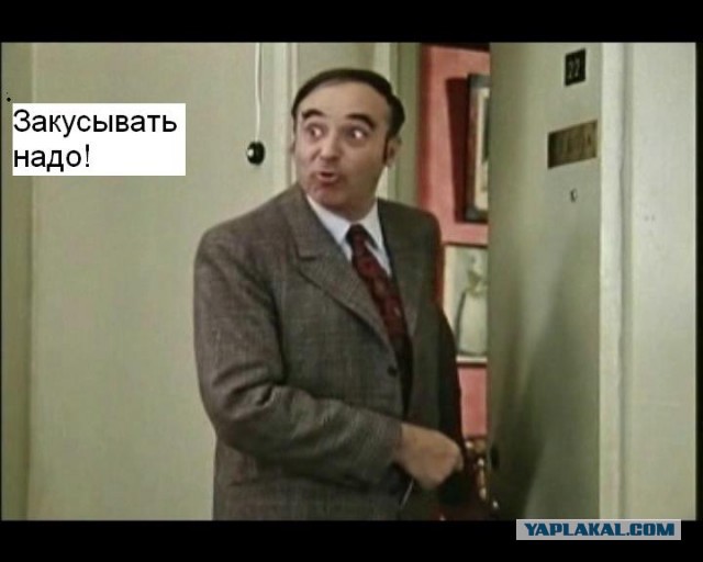 Как муравей пьет самогон
