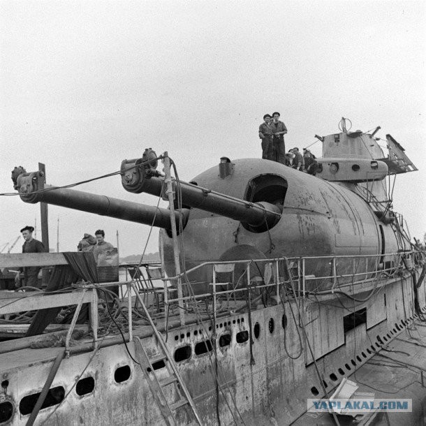 " Веселый Роджер" над субмариной