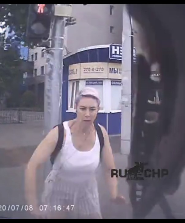 Не для слабонервных — момент вчерашнего ДТП в Краснодаре с двух ракурсов.