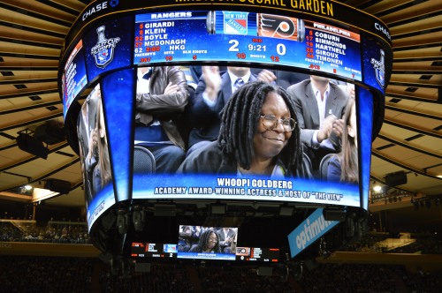 Джим Керри на матче Нью-Йорк - Филадельфия