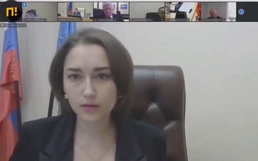Якутский депутат на рабочем заседании отчитал министра за открытую грудь