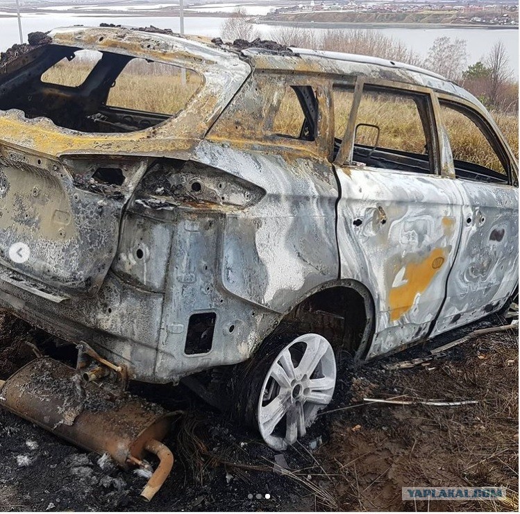 Китайский автомобиль сгорел. Горящие китайские авто. Горящие китайские авто. Как горит электромобиль. Сгорела китайская машина.