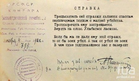 Странный момент запечатлели на камеру: Омоновцы чуть не задержали мужчину, но тот стал что-то показывать и парня отпустили