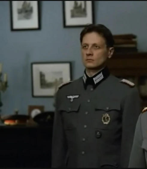 Персонажи и их реальные прототипы в фильме "Бункер" 2004 года.