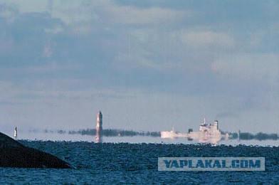 Выглядит как-будто корабль парит в небесах...