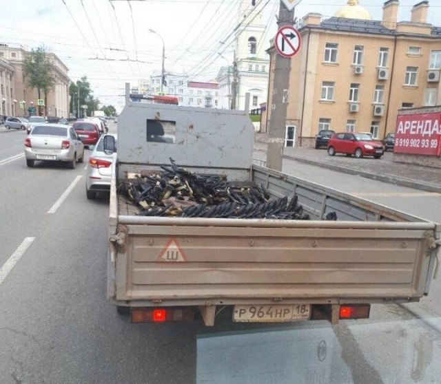 Как перевозят автоматы Калашникова по Ижевску