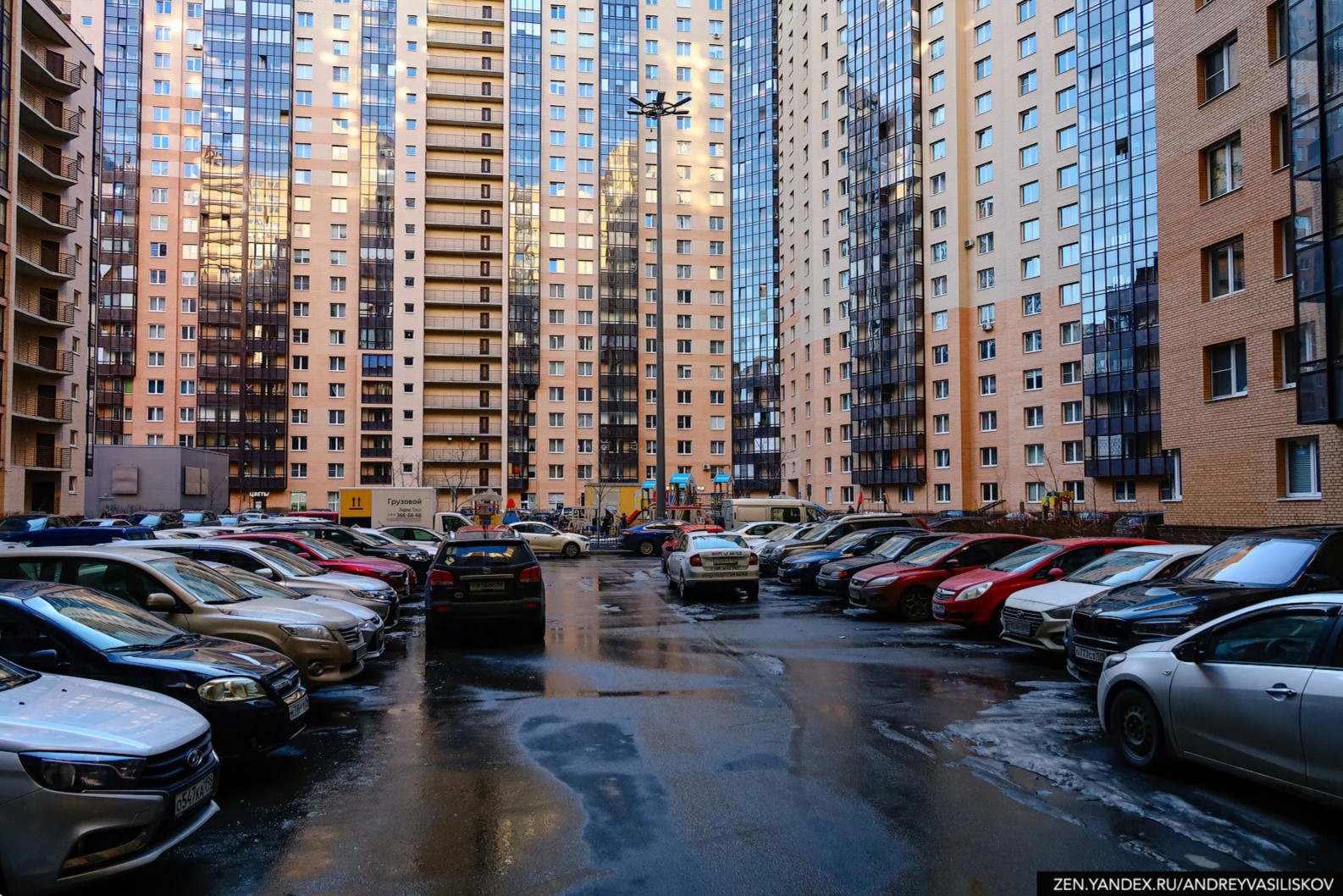 самый большой дом в кудрово сколько квартир в доме. Смотреть фото самый большой дом в кудрово сколько квартир в доме. Смотреть картинку самый большой дом в кудрово сколько квартир в доме. Картинка про самый большой дом в кудрово сколько квартир в доме. Фото самый большой дом в кудрово сколько квартир в доме