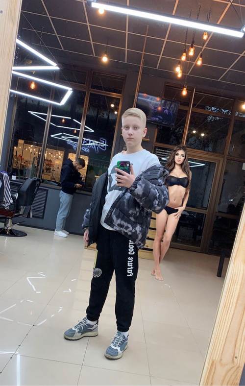 Есть мастера по фотошоп?