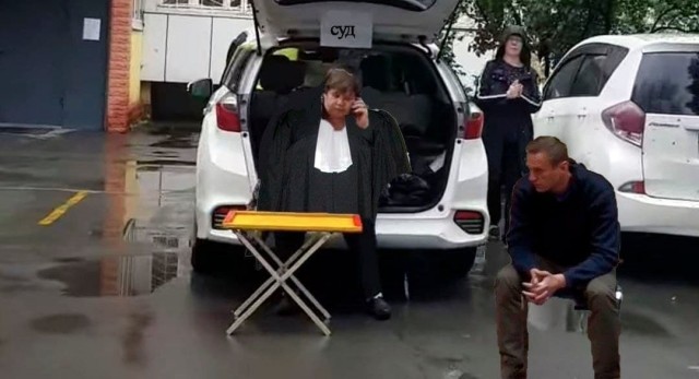 В Беларуси показательно «осудили» рабочего прямо на предприятии