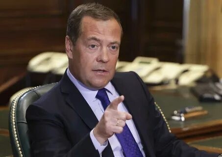 Медведев отлил в граните