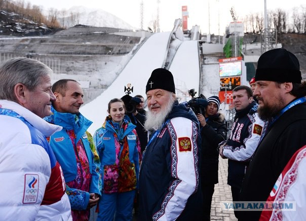 Символика олимпиады теперь даже на Патриархе.