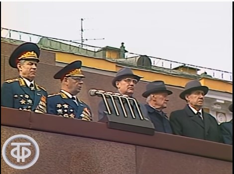 Парад на красной площади в Москве посвященный 40-летию Победы