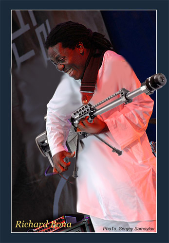 Фотожаба: джазовый бас-гитарист Richard Bona
