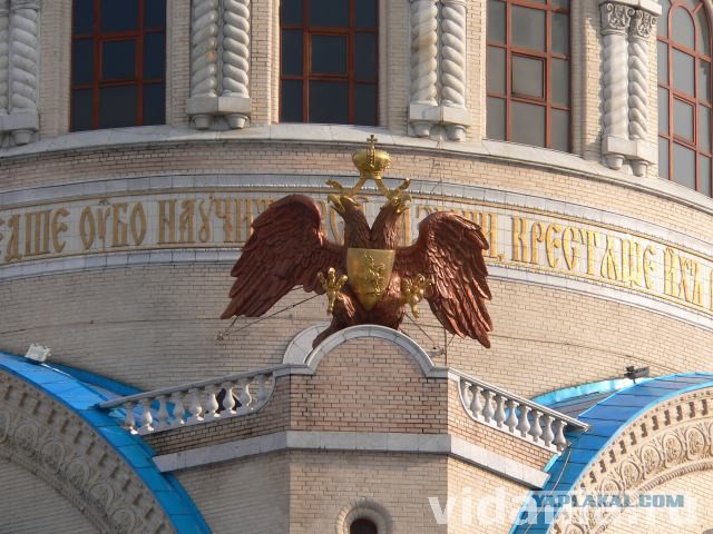 "Памятник воровству и бездарности"