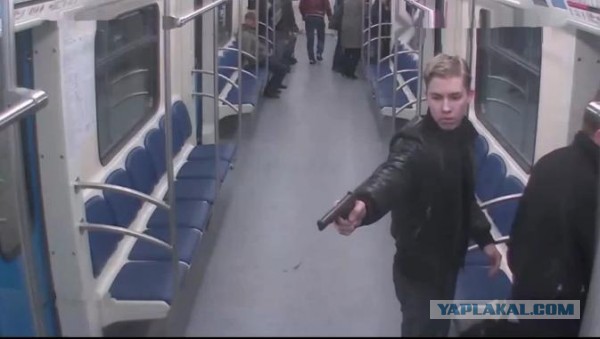 Агрессивный гармонист или оборзевшие попрошайки в метро