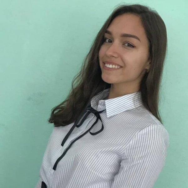 Ослепительные одиннадцатиклассницы 2019 года: Каблуки, помада, кружева