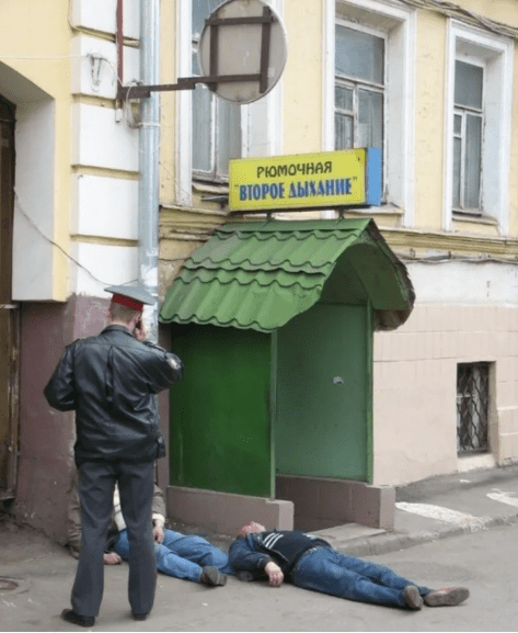 Рюмочные и наливайки изнутри, а также местный контингент