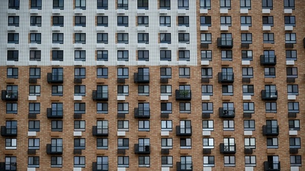 В России решили обязать письменно согласовывать с соседями сдачу квартиры. Законопроект внесут на рассмотрение депутаты Госдумы
