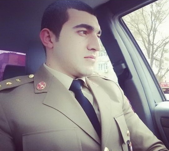 В Баку горит многоэтажка