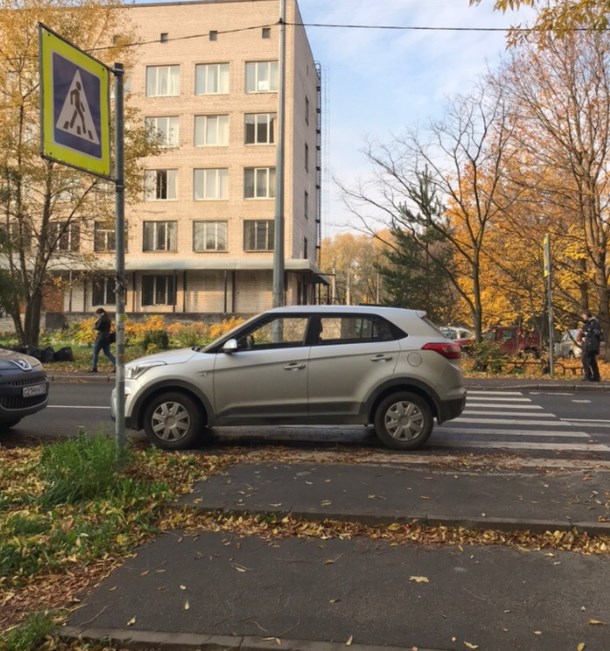 Очередное наглое хамство при парковке. Один уехал, другой встал. И конца этому нет
