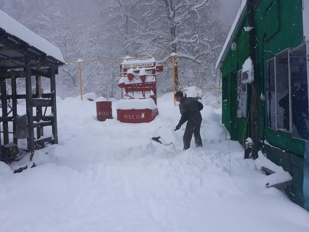 Выпал обильный снег. Снег в Краснодарском крае. Снегопад в Адыгее. Снегопад в Гузерипле. Снег в Краснодаре летом 2021.