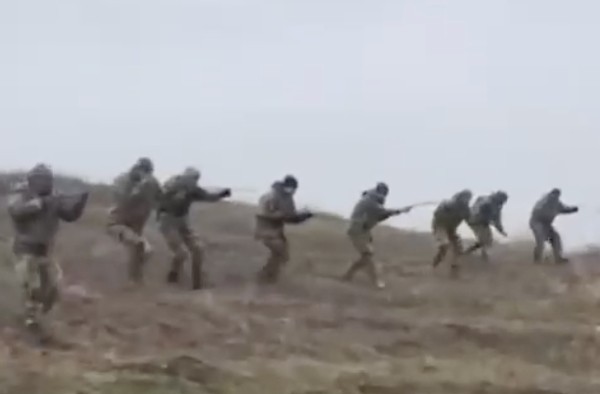 Как зайти во вражеский окоп