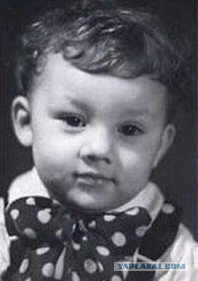 Знаменитости в детстве. Фото из домашних архивов